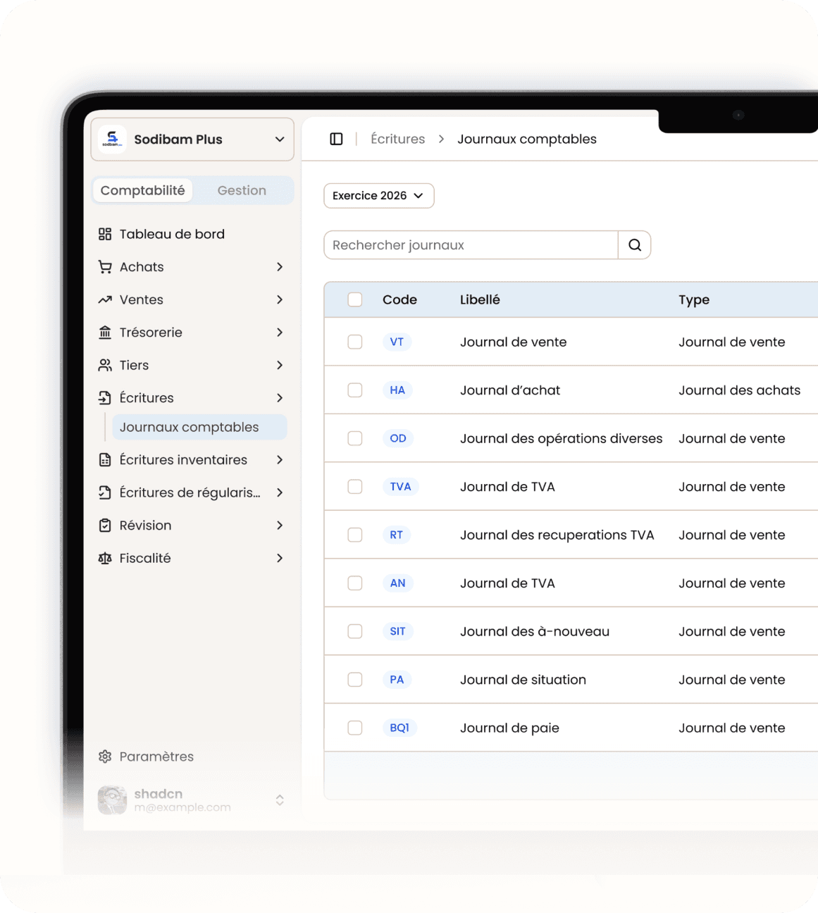 Écran Journaux comptables d'azô sur ordinateur : liste des journaux VT, HA, OD, TVA et menu de navigation comptable
